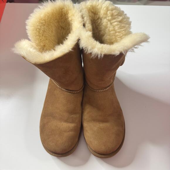 UGG AUSTRALIA Classic Bailey Button Boots Tan Brown 8 - Picture 3 of 9